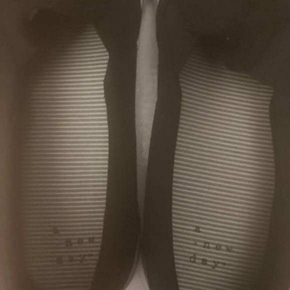 Woman’s Slip On Shoes Size6 - Picture 4 of 7